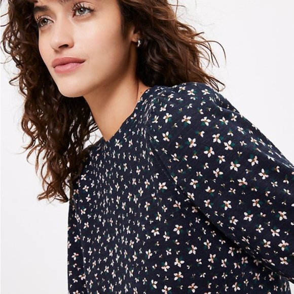 LOFT NWT Navy Floral Puff Shoulder Top M - Picture 3 of 8